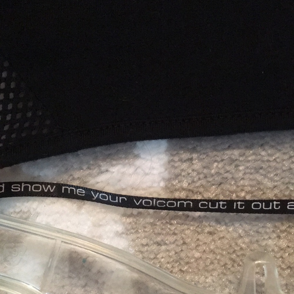 Women’s Volcom 3/4 Sleeve Top - Picture 7 of 8